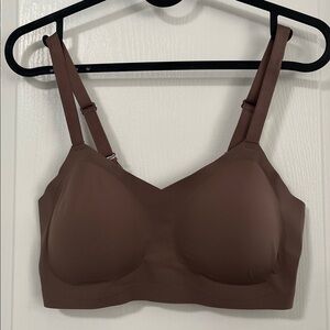 B37 Halston Seamless Comfort Bra *NWOT* Dark Beige